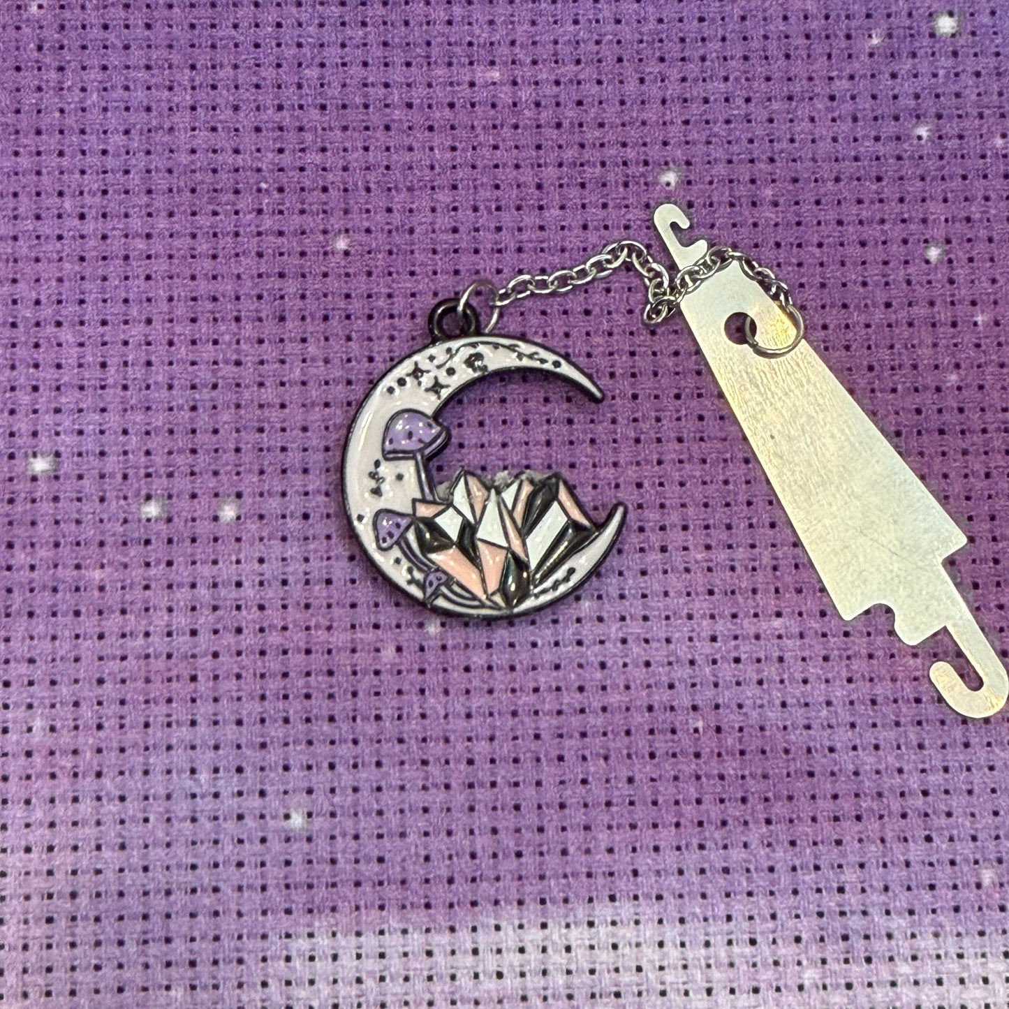 Witchy Magnetic Needle Minders with Threader